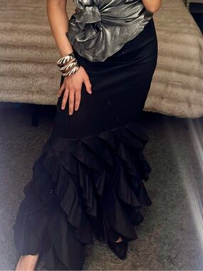 Veronique Young Size 4 Black Ruffle Maxi Skirt used in great condition